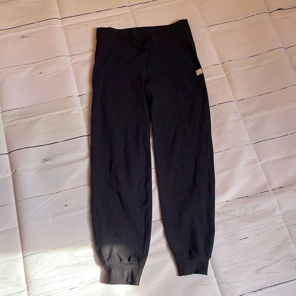 Vuori high waisted joggers. Like new